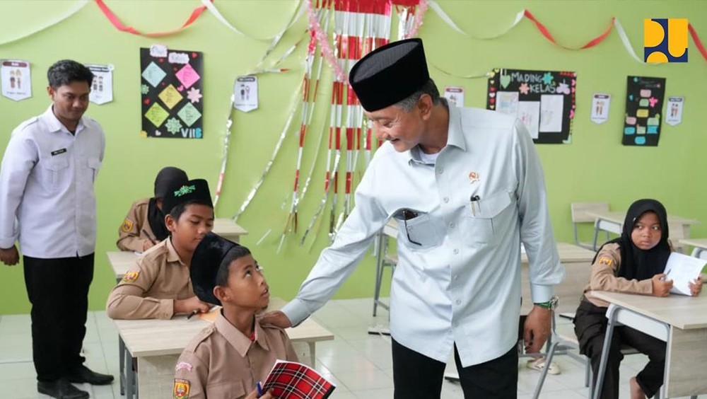 Sekolah Gratis Cirebon Disorot Menteri PU!