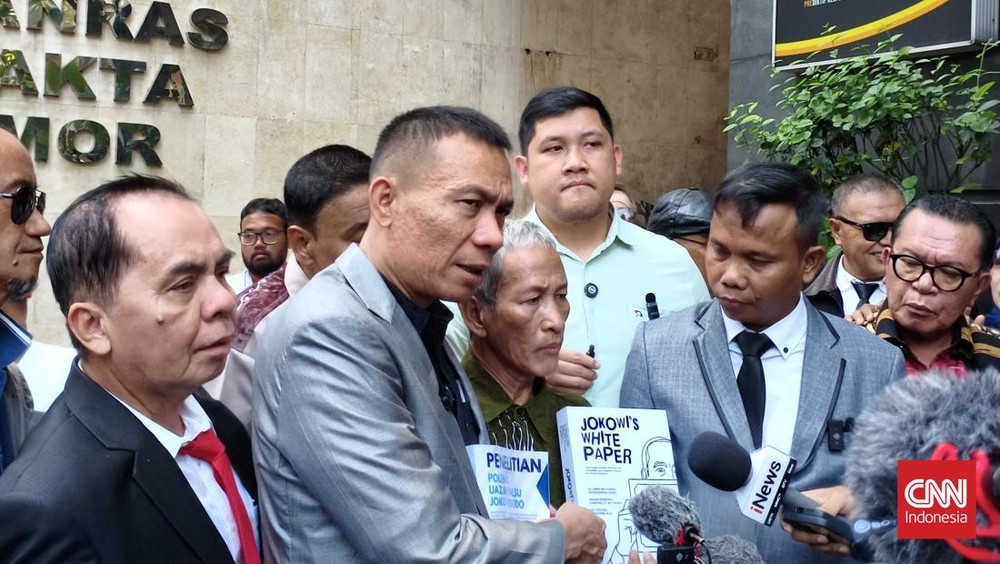 Buku Kontroversial Warnai Kasus Ijazah Jokowi