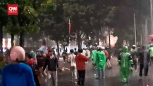 Ojol Geruduk Mako Brimob Ricuh Gas Air Mata Pecah!