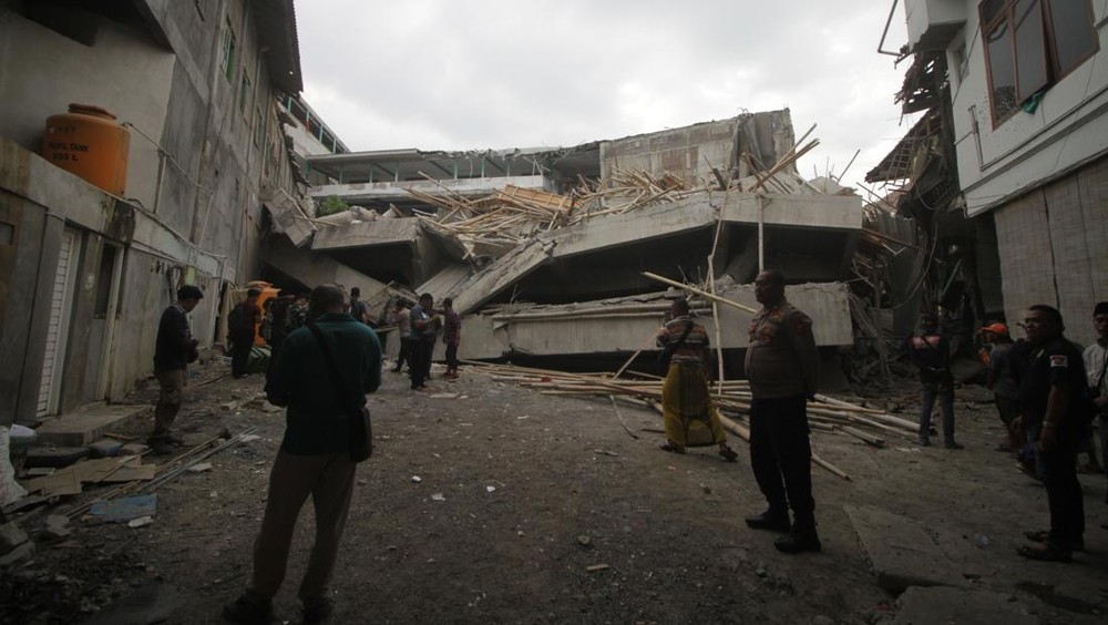 Musala Ponpes Ambruk Santri Terjebak?