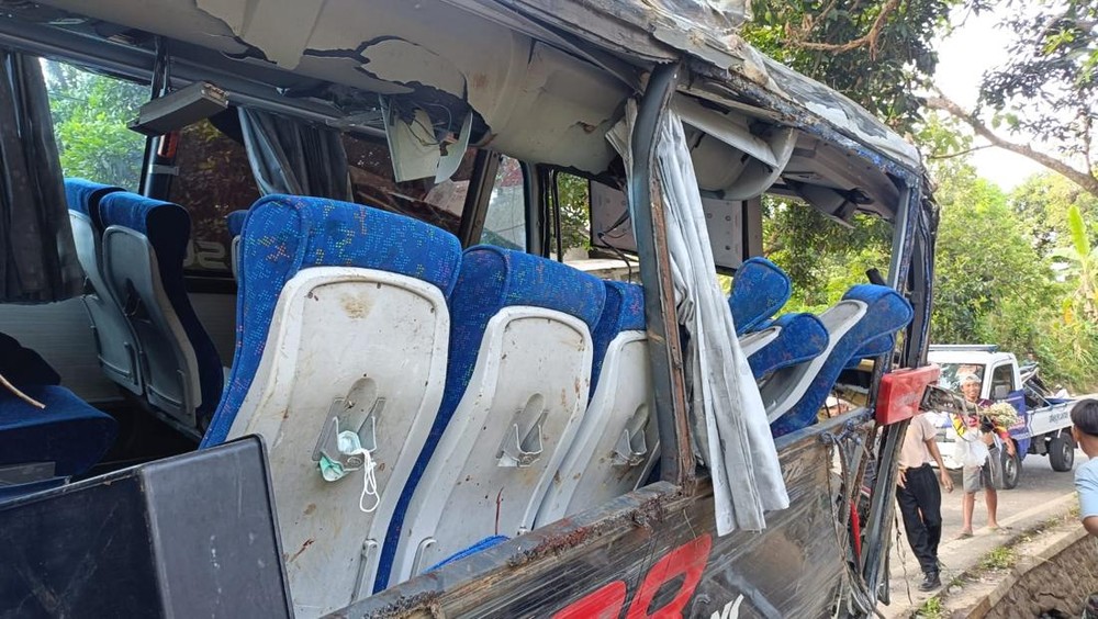 Tragedi Bromo Bus Rombongan Nakes RSBS Terbalik!