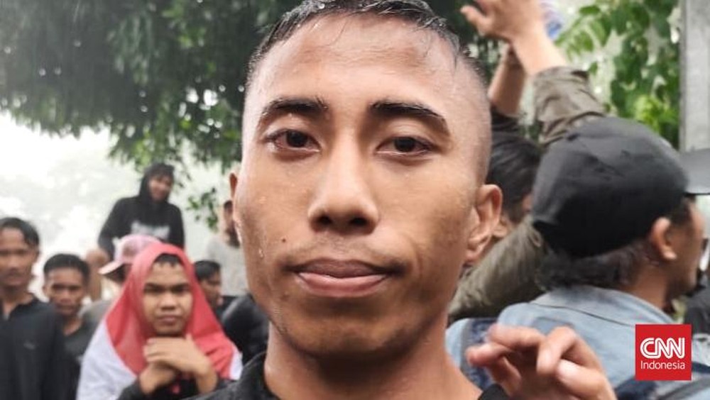 Oknum TNI? Massa Demo Nyaris Bentrok di DPRD!