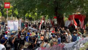 Diduga Korupsi Bupati Pati Digeruduk Massa