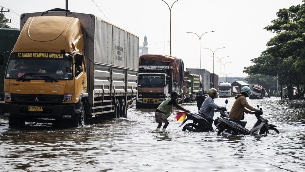 Semarang Lumpuh! Ribuan Warga Jadi Korban Banjir