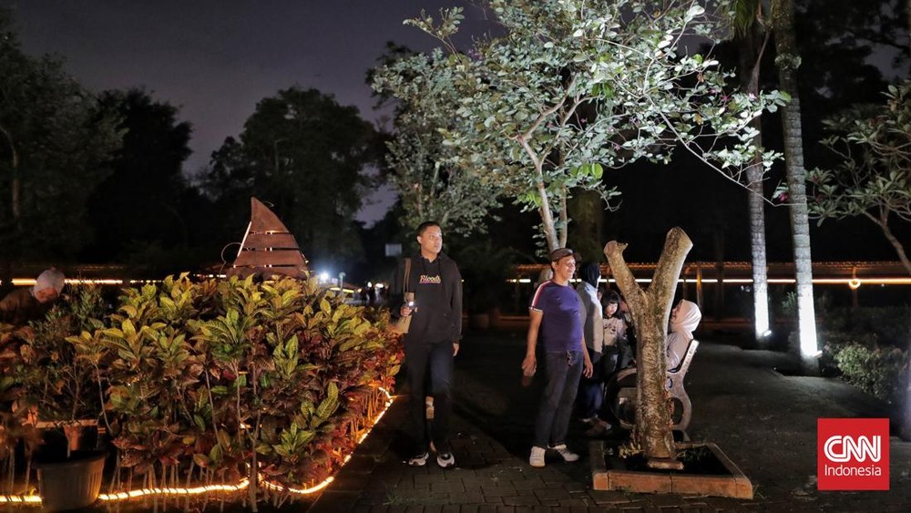 Ragunan Malam Diserbu Pengunjung Parkir Jadi Sorotan!