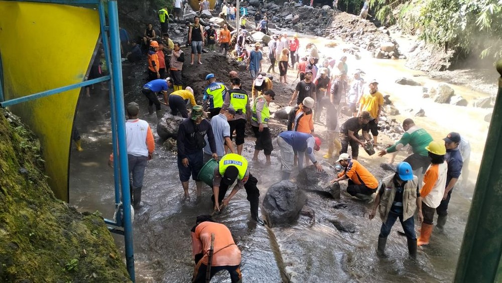 Heboh Guci Tegal Kembali Berseri Pasca Banjir
