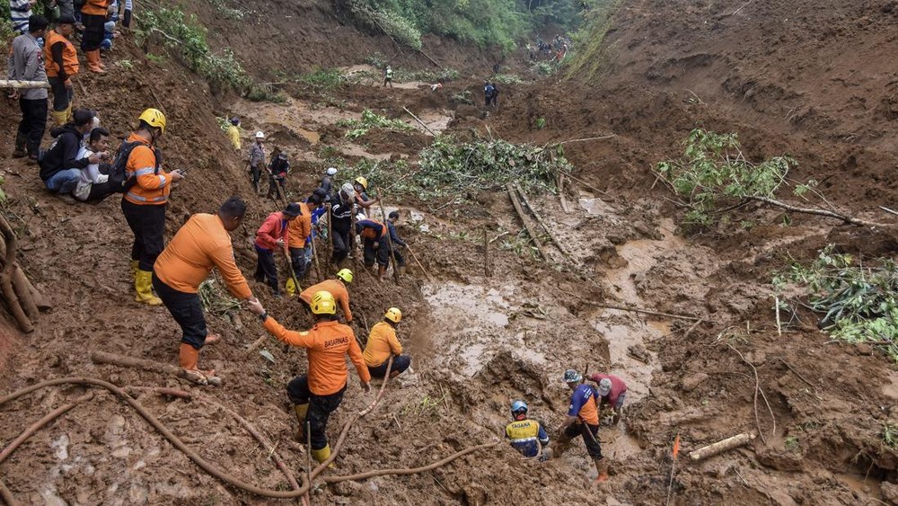 Sumatera Barat Geger Tebing Ngarai Sianok Runtuh 120 Meter