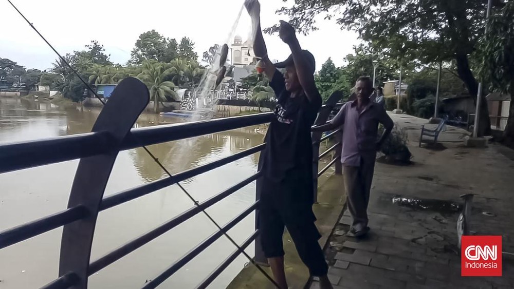 Mancing Ngabuburit Cisadane Ikan Besar Bertebaran