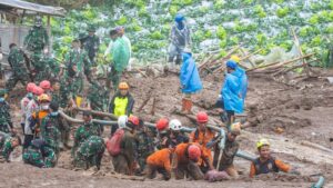 Cisarua Longsor Status Darurat Dicabut Korban Tetap Dicari