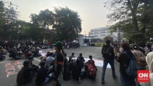 Mahasiswa Jabar Turun Jalan Soroti Rupiah BBM