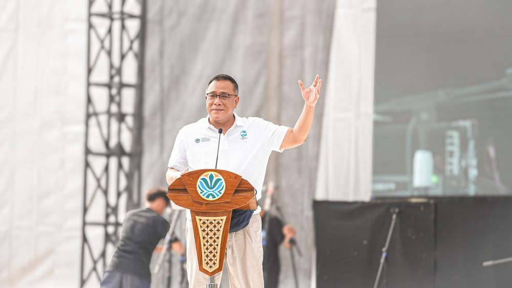 Menteri Lingkungan Hidup Ajak Kita Selamatkan Bumi