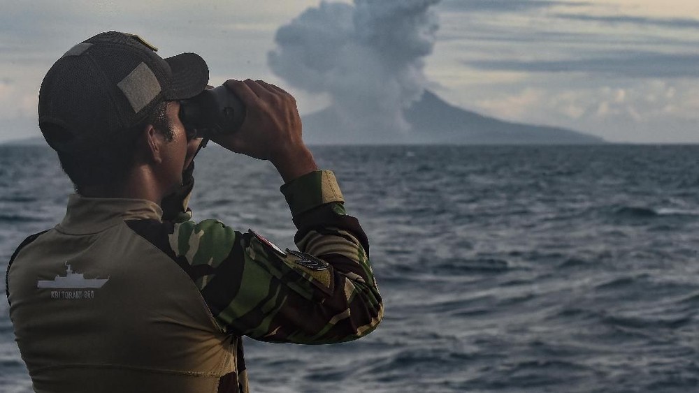 Anak Krakatau Menggila Erupsi Beruntun Waspada