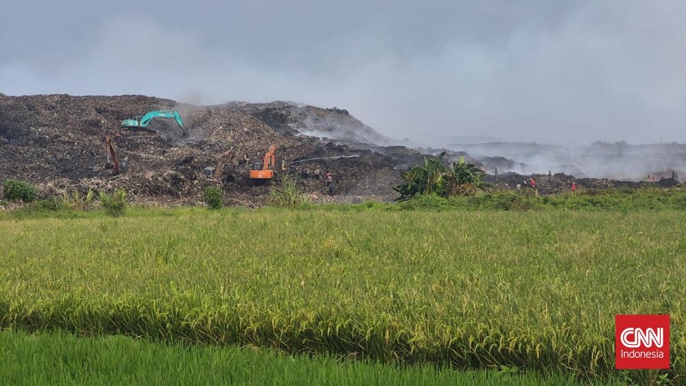 Jatiwaringin Membara Hari Kelima Asap Makin Pekat